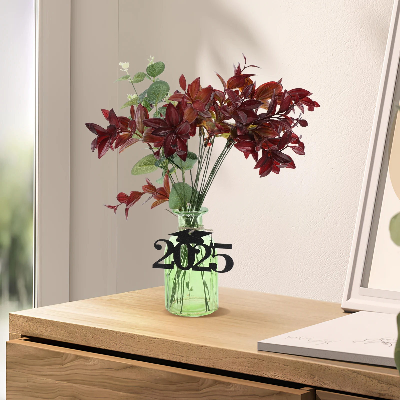 

30Pcs 2025 Grad Caps Cutouts Tags Party Decoration Supplies Centerpieces Table Confetti Labels Grad Caps Cutouts