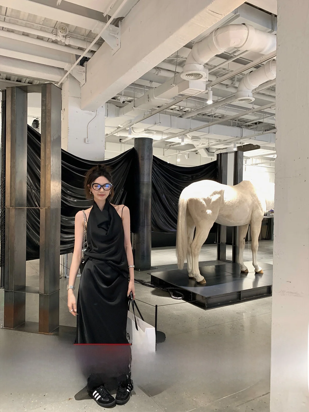 

Ouyang, лето 2023, женский атласный комплект с подвесным верхом и юбкой, комплект из двух предметов, повседневный ансамбль из полиэфирного волокна