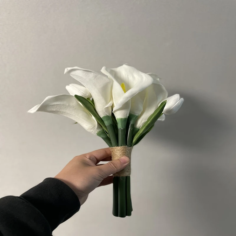 ramo de novia New style white trumpet flower, horseshoe lily, tulip, butterfly, blue hand-held flower