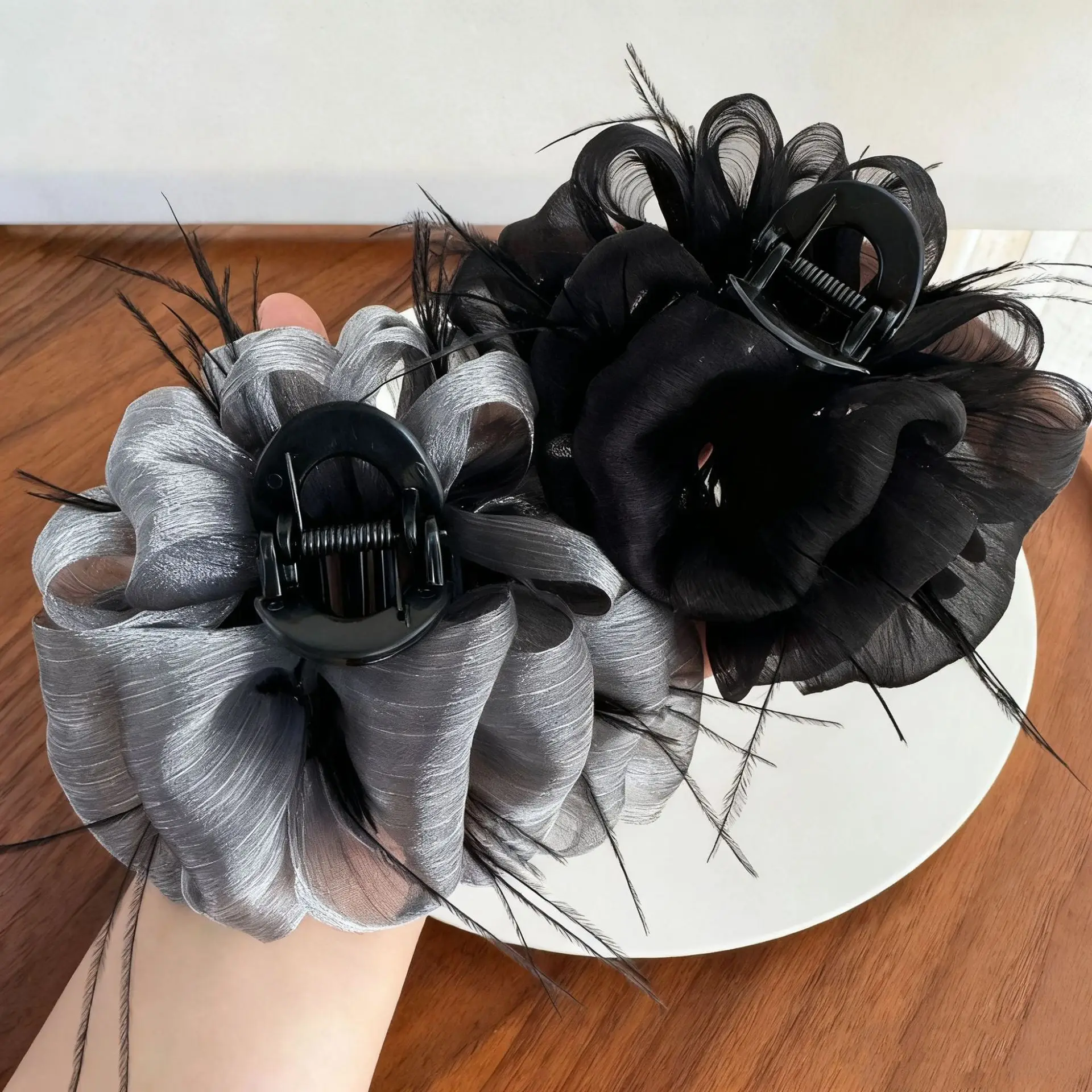 1/2pcs Mesh Bubble Hair Clip for Woman Elegant Temperament Feather Tassel Shark Clip Fashion Girl Ponytail Clip Hair accessories