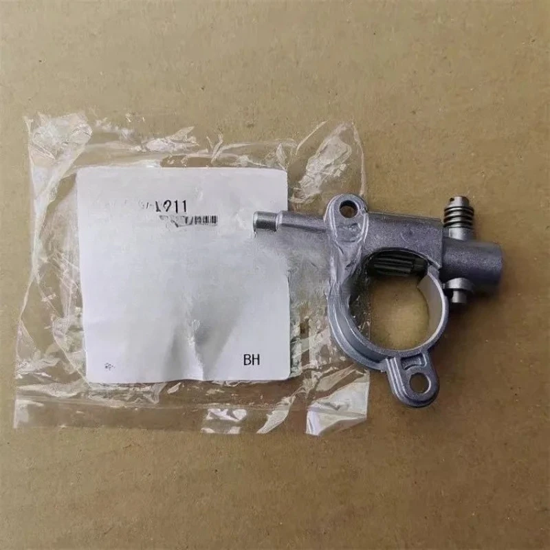 

Aike 2511 one handed chainsaw chain saw oil pump turbine