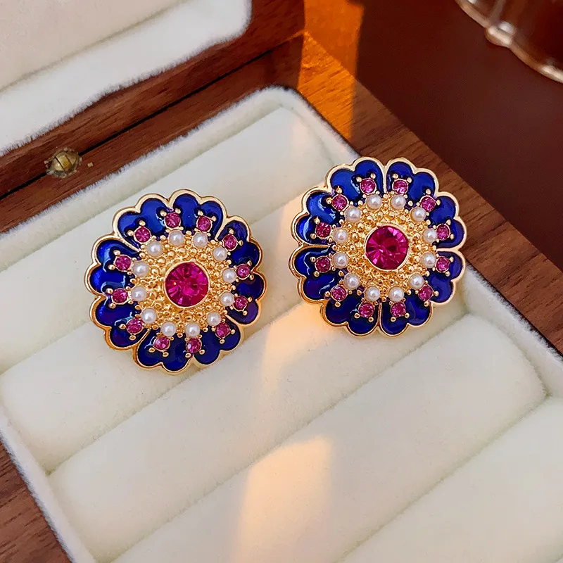 Driping Pearl Flower Vintage Stud Earrings for Women Charms Exquisite Personality Light Luxury Earring Fashion Jewelry Wholesale