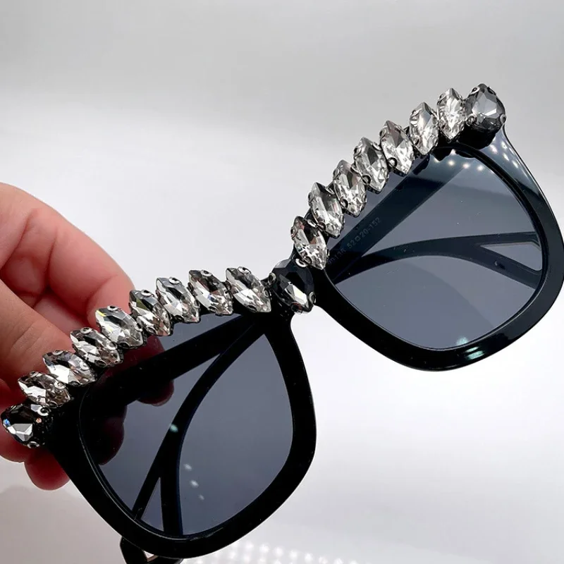

2023 New Diamond Sunglasses Ladies Brand Designer Party Ladies Glasses Rhinestone Season Pearl Eyewear Lunette De Soleil Femme