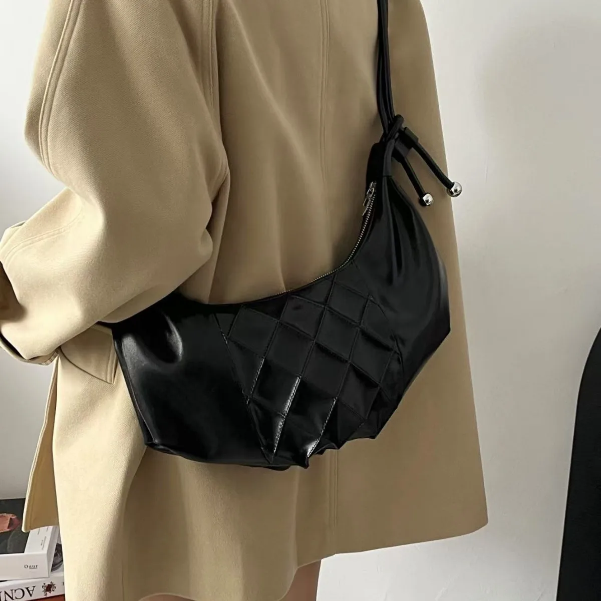 

2025 New Korean Oil Wax Skin Dumpling Bag Versatile Single Shoulder Fashion Croissant Bag Niche Messenger Croissant Women