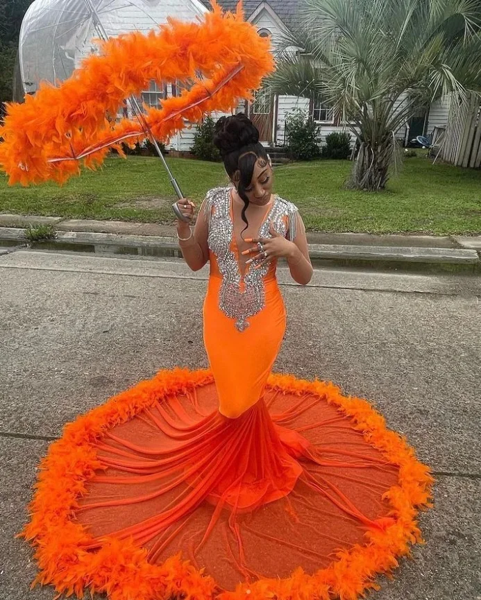 Orange Prom Dresses Black Girls Luxury Rhinestone Bead V Neck with Feather Formal Evening Party Gala Gown Graduation Customized