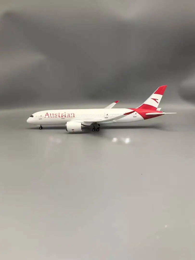 

1/130 47CM Airplane B787 Austrian Airlines Light With Wheel Landing Gear Diecast Resin Plane Model Child toy Collection Display