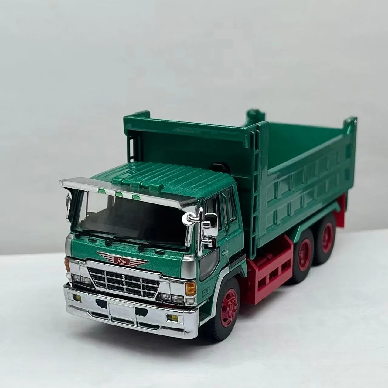 

DBGT 1:64 Super Dolphin Jumbo Dump Truck Alloy Model - in stock