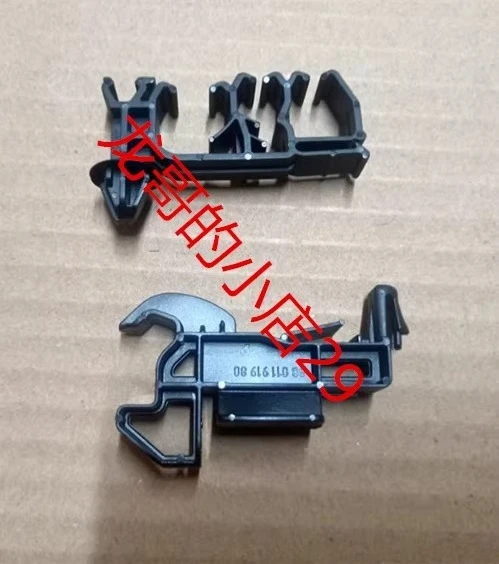 

1pcs For Peugeot 408 308 308S A-pillar interior panel clips front windshield pillar interior panel clips