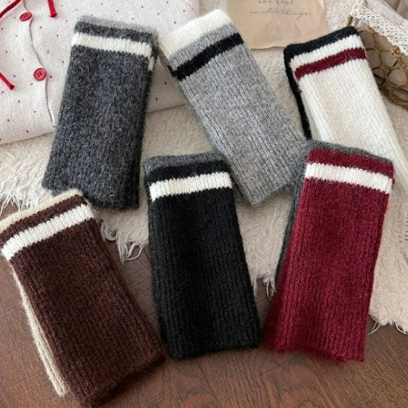 Neue Einfarbig Gestrickte Beinlinge Winter Warme Verdickte Mittelrohr Socken Mode Harajuku Kaschmir Strumpfwaren Frauen Strümpfe