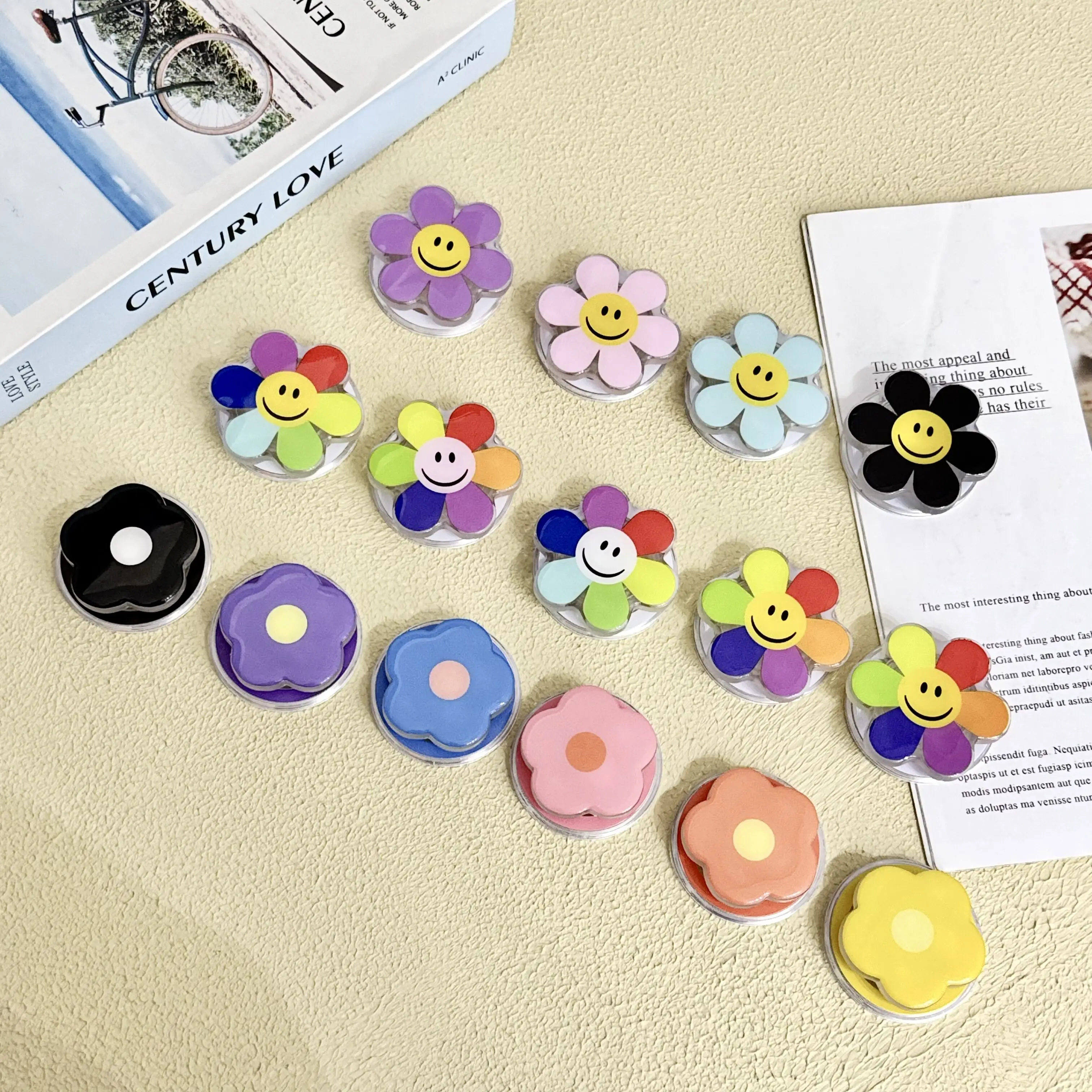 

INS Colorful Glowing Smiley Faced Flower Magnetic Phone Holder Fills The Desktop with A Fun and Charming Atmosphere