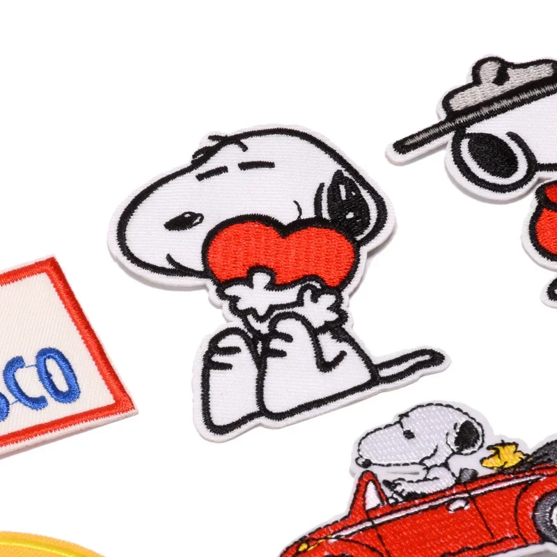 Snoopy Cartoon Cute Anime Toppe per punti per abbigliamento T-shirt Borsa Shose Indumento Ricamo Adesivo in stoffa Toppe da stiro per cucire