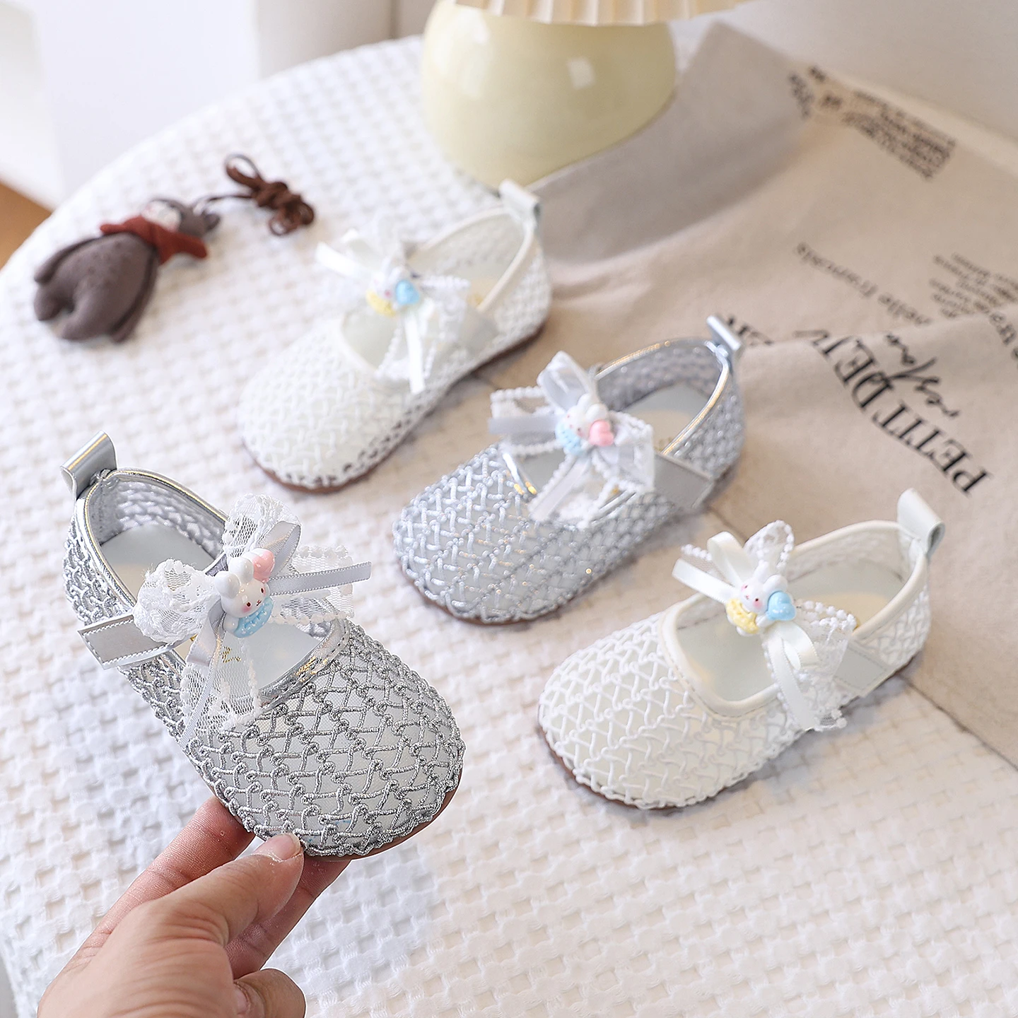 

Girls Mesh Sandals Cut-outs Bow-knot with Cartoon Rabbit Cute Kids Summer Shoes Hollow Breathable Soft Princess Sweet Silver New