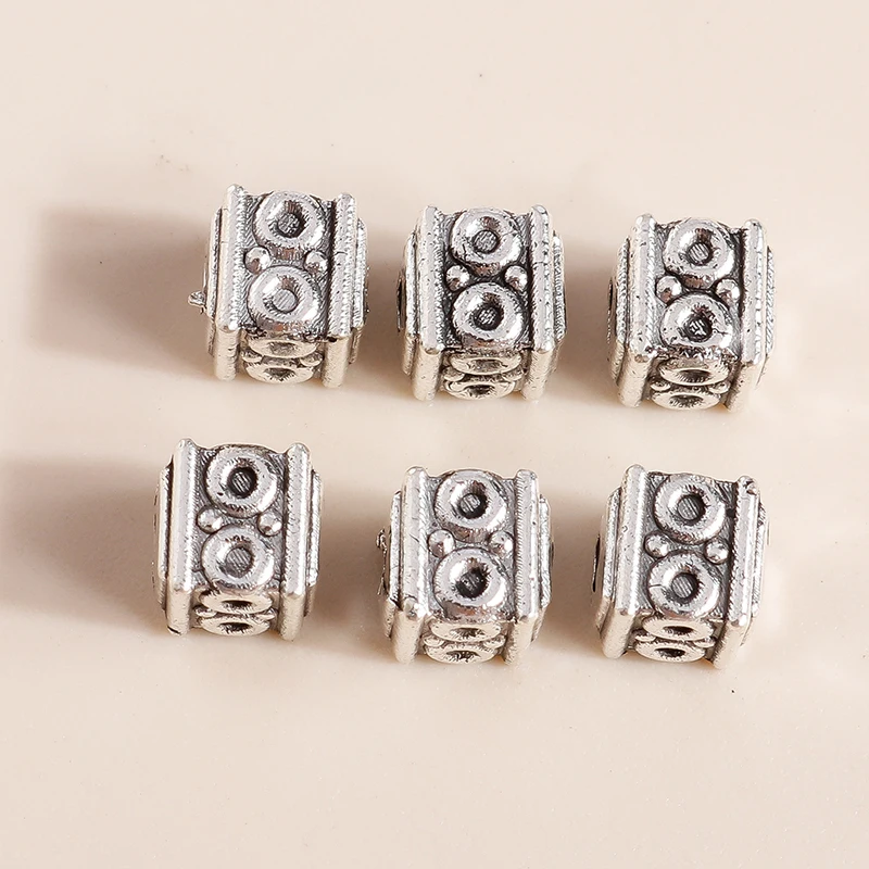 Leslie, 50 Stück, 5 mm, silberfarbene, kleine, quadratische Abstandshalter-Perlen zum Basteln von Schmuck, für DIY-Armbänder und Halsketten. – Detail 4