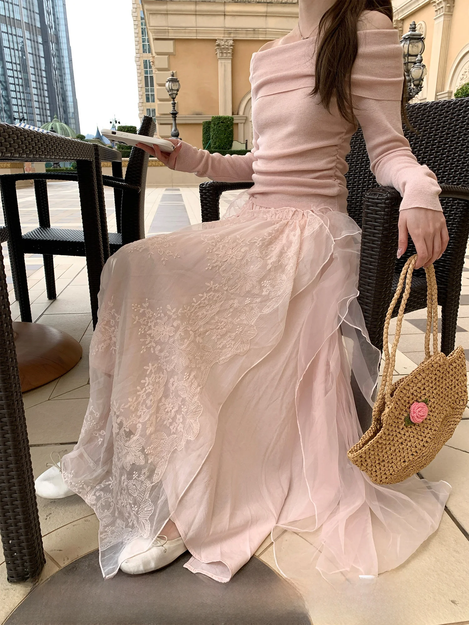 

Heavy Embroidery Lace Asymmetrical f Skirt Elastic Waist Slimming Irregular Gown for Girls Spring Season Chinese Brand