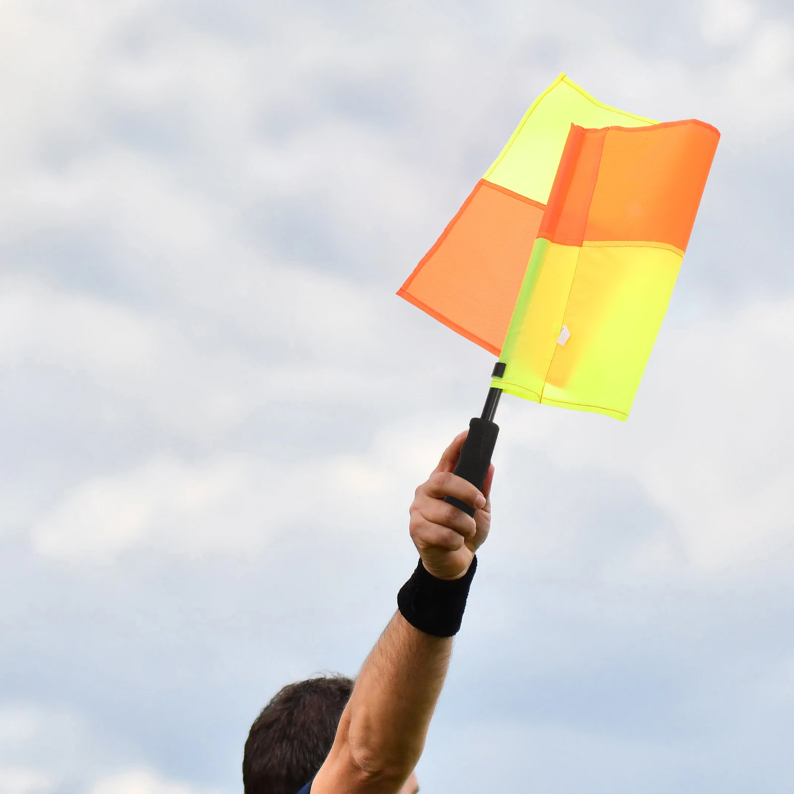 

2pcs Soccer Referee Flags Football Linesman Gear Durable Lightweight Signal Hand Flags For Match Penalty Corner Accurate Signal