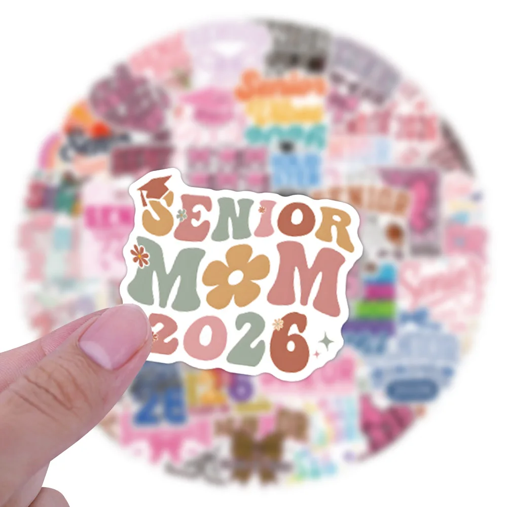 50 SZTUK Naklejek z Motywem Szczęśliwego Nowego Roku 2026, Kreskówkowe, Preppy, Senior, Różowe Graffiti, Dekoracje DIY, Zabawki, Naklejki na Laptopa, Gitarę, Rower, Deskorolkę