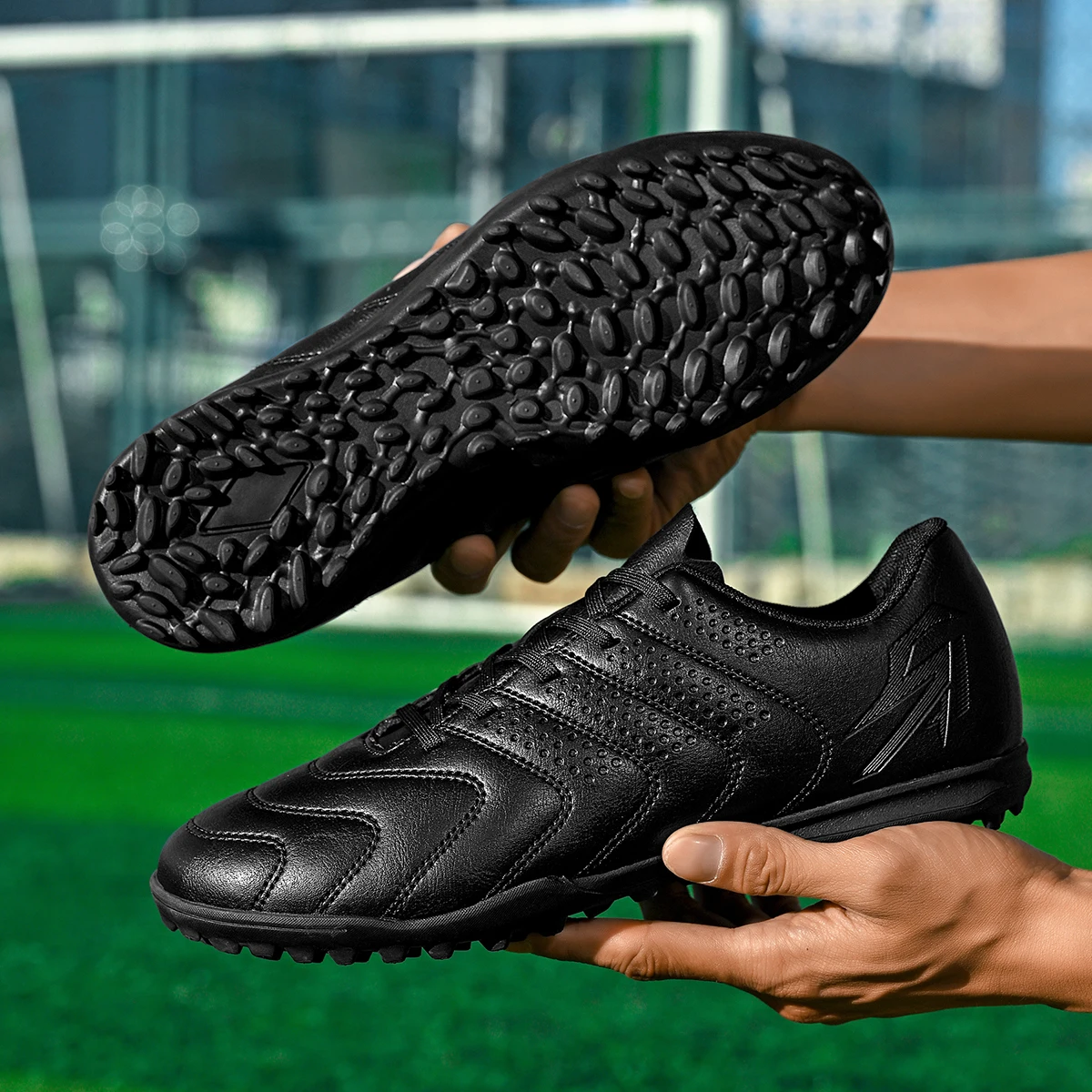 

Professional men's soccer shoes TF nail sports shoes are durable and provide super grip, which is a must-have for fans