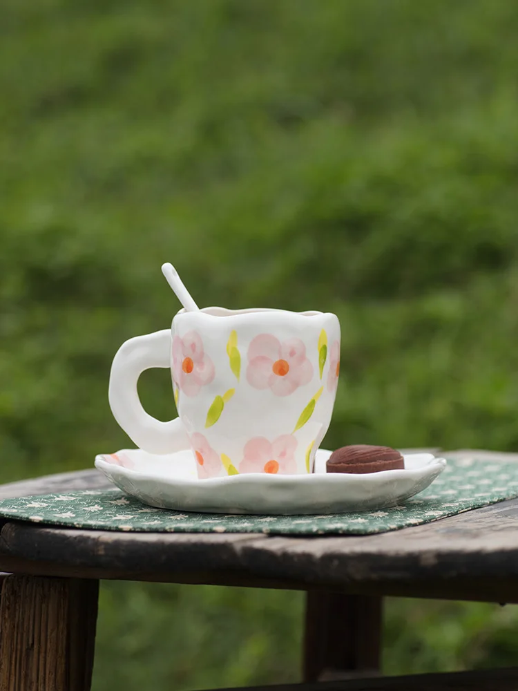 

European Hand-Painted Tulip Large Cerc Plate Coffee Milk Breakfast Irregular Small Fre ids Design Mugs Plant Floral