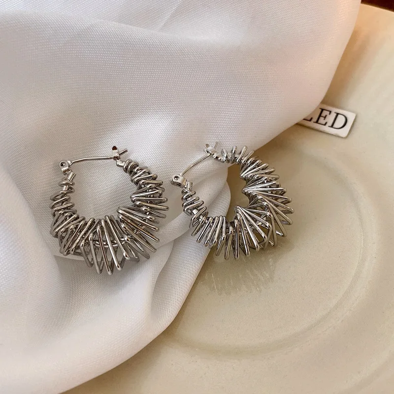 Punk Metall Unregelmäßige Hohl Silber Farbe Ohrringe Für Frauen Minimalismus Spirale Hoop Ohrringe Partei Schmuck Zubehör Geschenke