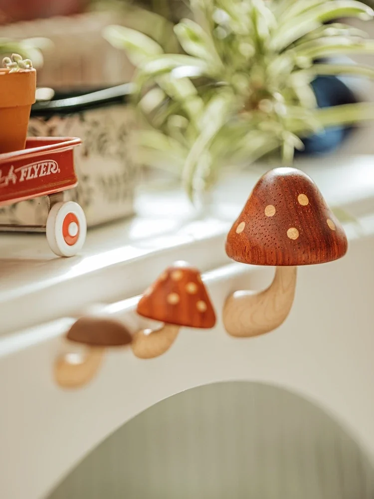 Small mushroom refrigerator stickers, cute solid wood decorations, handmade magnetic stickers, creative wooden home gifts