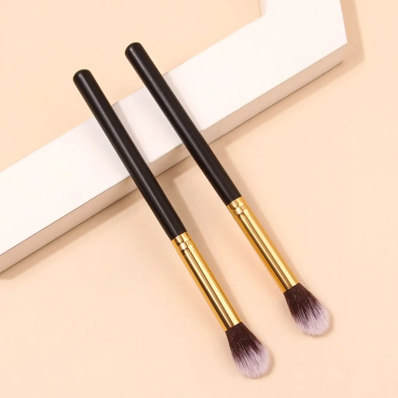 2 sets Flame Smudge Brush Eye Shadow brush Nose Shadow Contouring brush Highlight blush brush Multi-functional makeup brush
