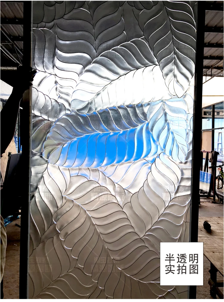 Custom European transparent and toughened carved art glass screen to cut off household porch partition wall