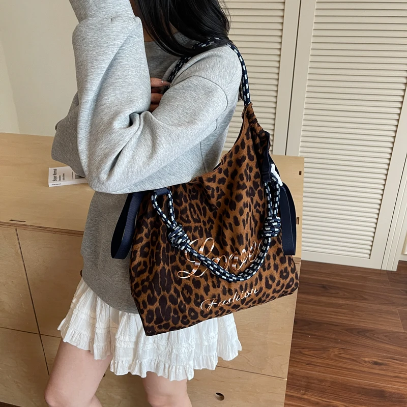 Übergroße Umhängetaschen mit Leopardenmuster für Damen, verformbar, VELOUR, große Kapazität, Einkaufstaschen, 2025, Winter, neue Luxus-Handtaschen – Detail 6
