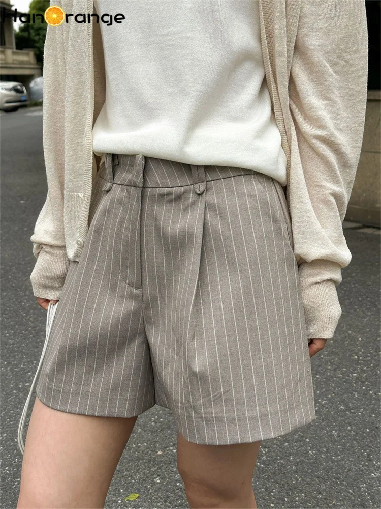 HanOrange 2024 Summer Vintage Pressure Pleated Striped Shorts Women Loose Silhouette Casual Shorts Oatmeal