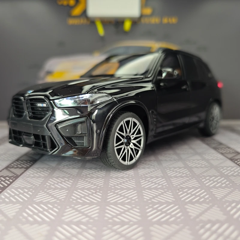

1:24 simulation BMW X5M alloy off-road vehicle model, car accessories, doors and engine hood, trunk can be opened