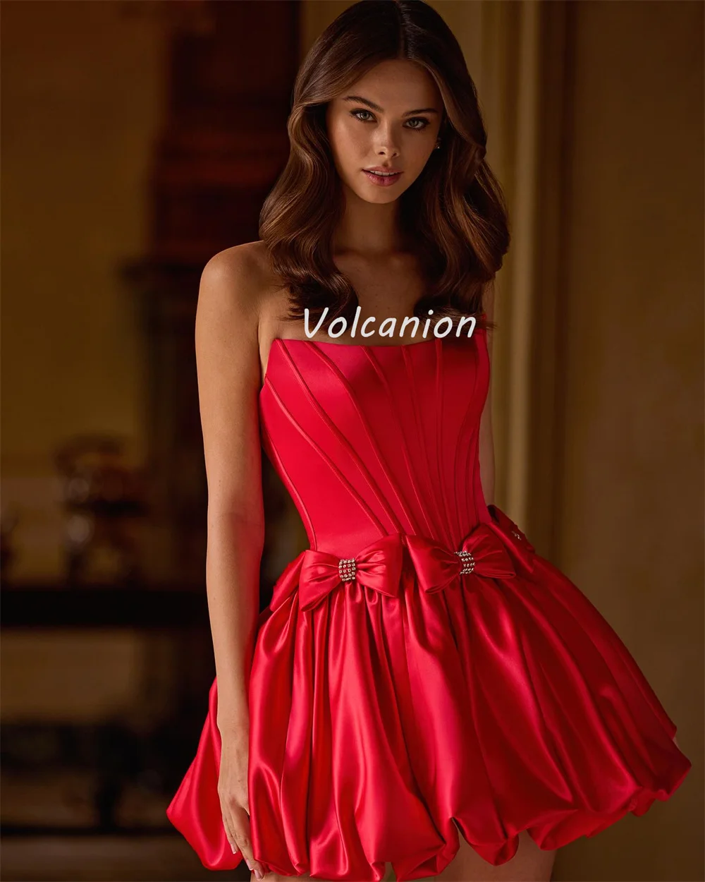 Moda personalizzata squisita Charmeuse fiocco strass increspato paillettes abito da ballo senza spalline mini abiti abiti da occasione su misura
