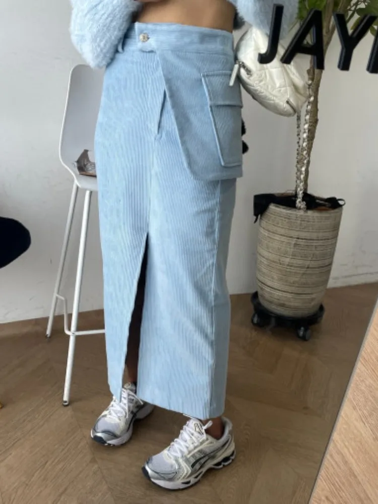 

Модная вельветовая юбка средней длины с карманами, эластичной талией и разрезом, стильный дизайн для повседневной носки, подходит для различных случаев.