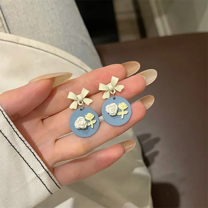 Gentle Style Fashionable Gray Blue Round No Ear Hole Ear Clip Female Minority Bow Rose Flowers Clip on Earrings for Women Party