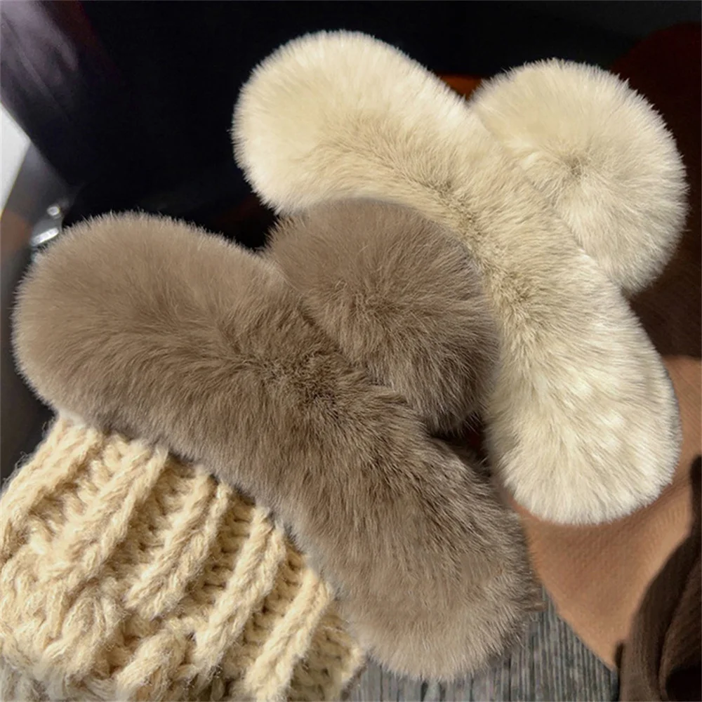 Winter Plush Hair Claw Elegant Acrylic Hairpins Faux Fur Hair Clip Barrette Crab Headwear for Women Girl Hair Styling Accessorie