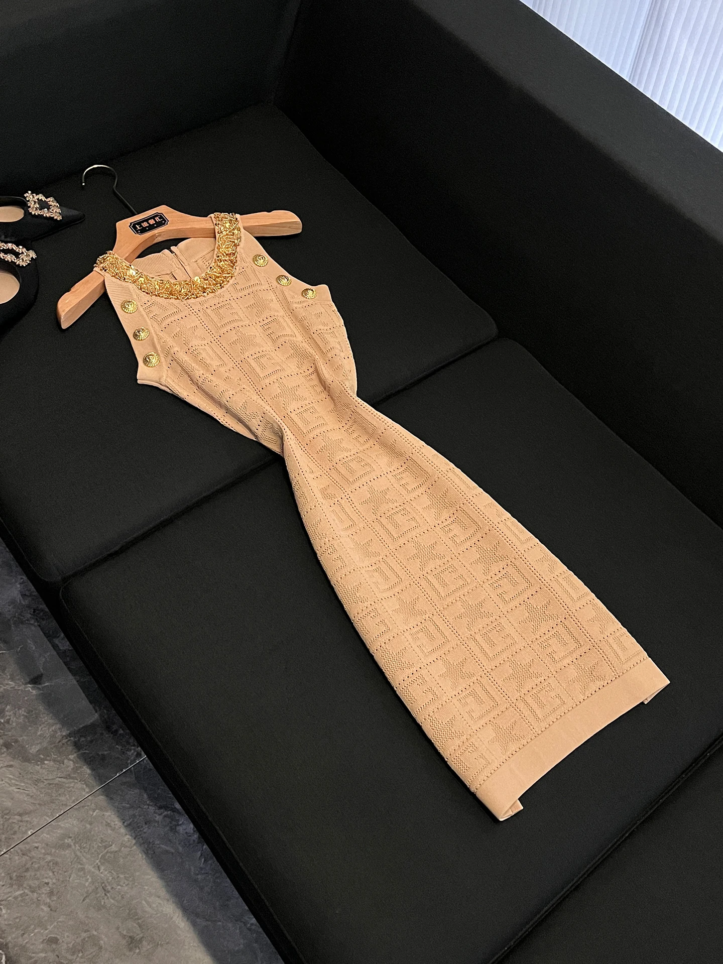 

Summer 2026 Slim Fit Knitted Dress Heavy Embellished Sleeveless Midi Length round Neck Zipper Closure City Commute Style D05661