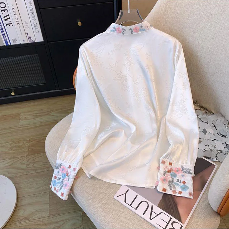 Neue chinesische Art weiß besticktes Vintage-Shirt Frauen Frühling neue Schnalle Tang Anzug Hanfu Top elegante Luxus-Shirt Dame y2k