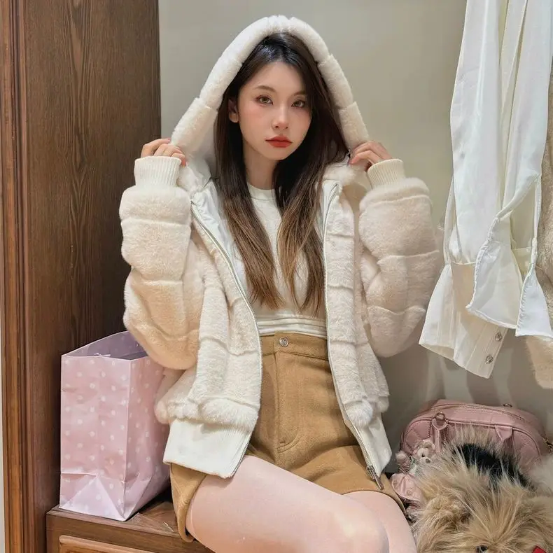 

Короткая женская куртка из овечьей шерсти, пуховик, укороченный фасон, вельвет, роскошная текстура, на пуговицах, для вечерних мероприятий и особых случаев