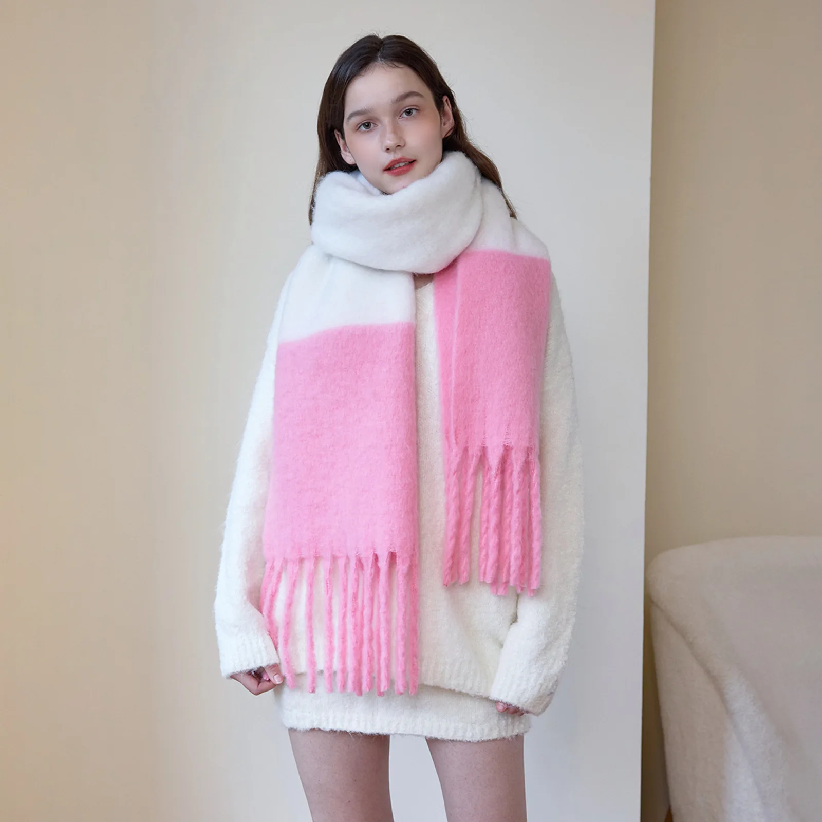 

Зима 2022, новый домашний женский шарф ярких цветов с градиентом из искусственного кашемира, утолщенная теплая верхняя одежда, морозостойкая шаль с кисточками