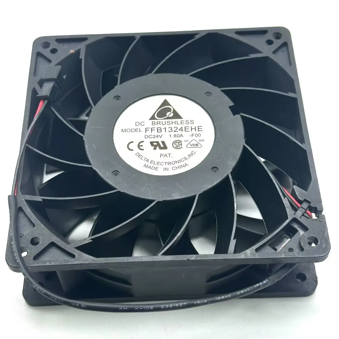 

Delta Electronics FFB1324EHE F00 DC 24 В 1,80 А 127x127x38 мм 2-проводной охлаждающий вентилятор для сервера