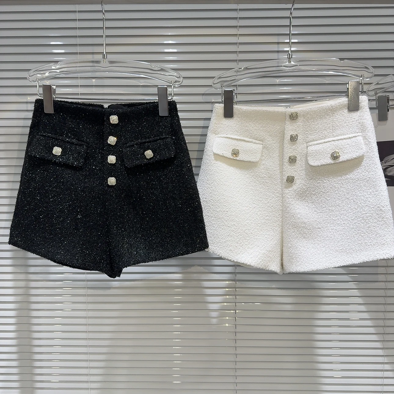 2025 Spring Autumn New Rhinestone Buckle Design Tweed Shorts Commuter Socialite Black Casual Short Pants Women's Boots Shorts