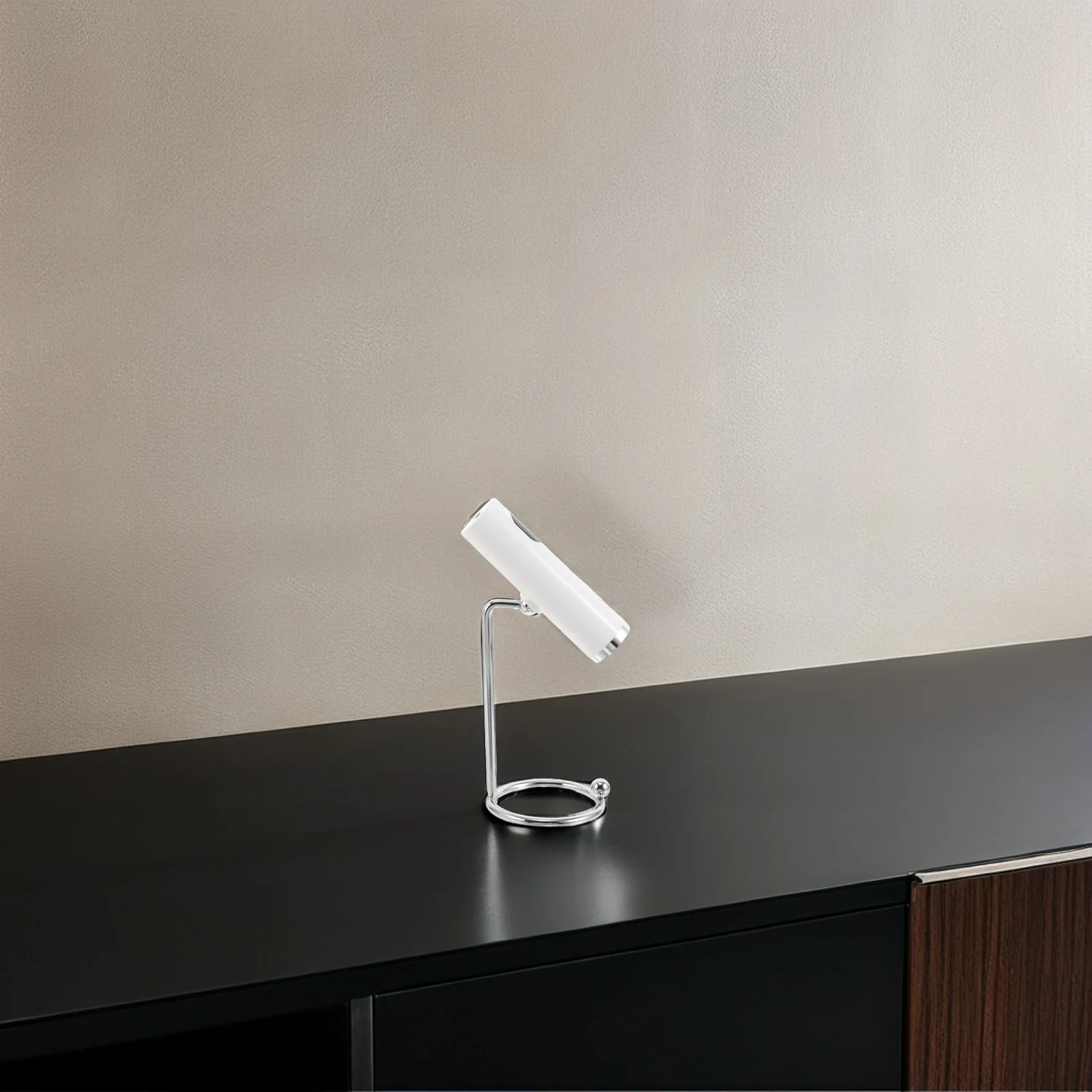 

Портативная перезаряжаемая мини-светодиодная лампа для ногтей с подставкой для домашнего DIY и профессионального использования. Простота в эксплуатации. Ровный распределение света.