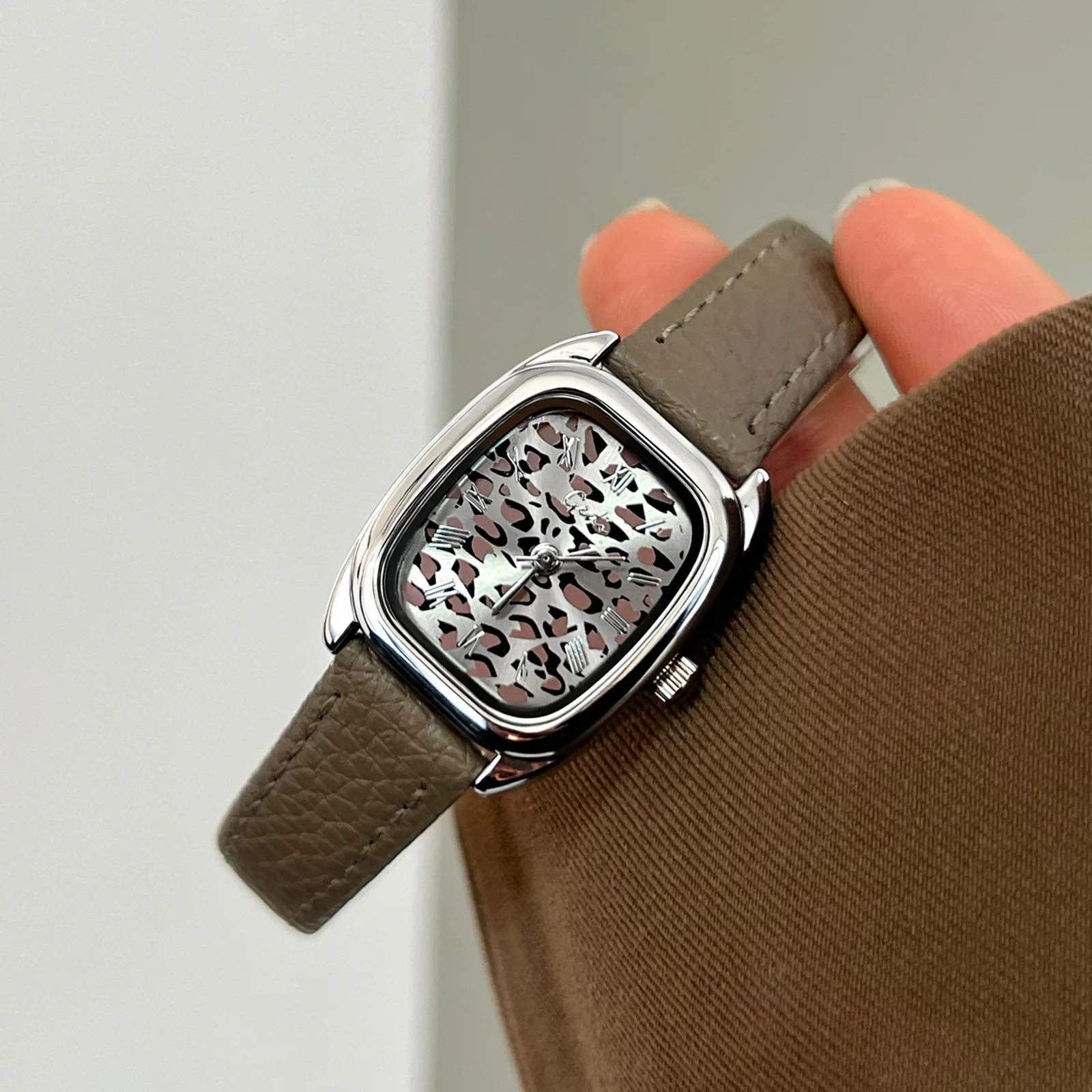 New GEDI Brand Watch Unique Design Waterproof Square European American Retro Leopard Print Women's Fashion Quartz Wristwatches