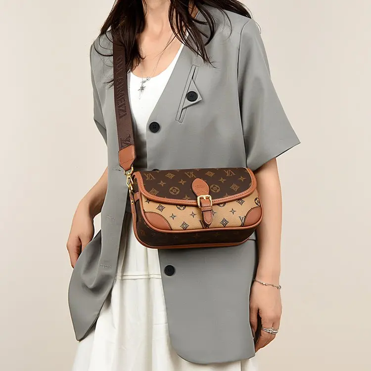 

Vintage Elegant Diaper Bags: Women's Famous Designer Leather Shoulder Bag, Simple Fashionable Large Capacity Commuter Tote