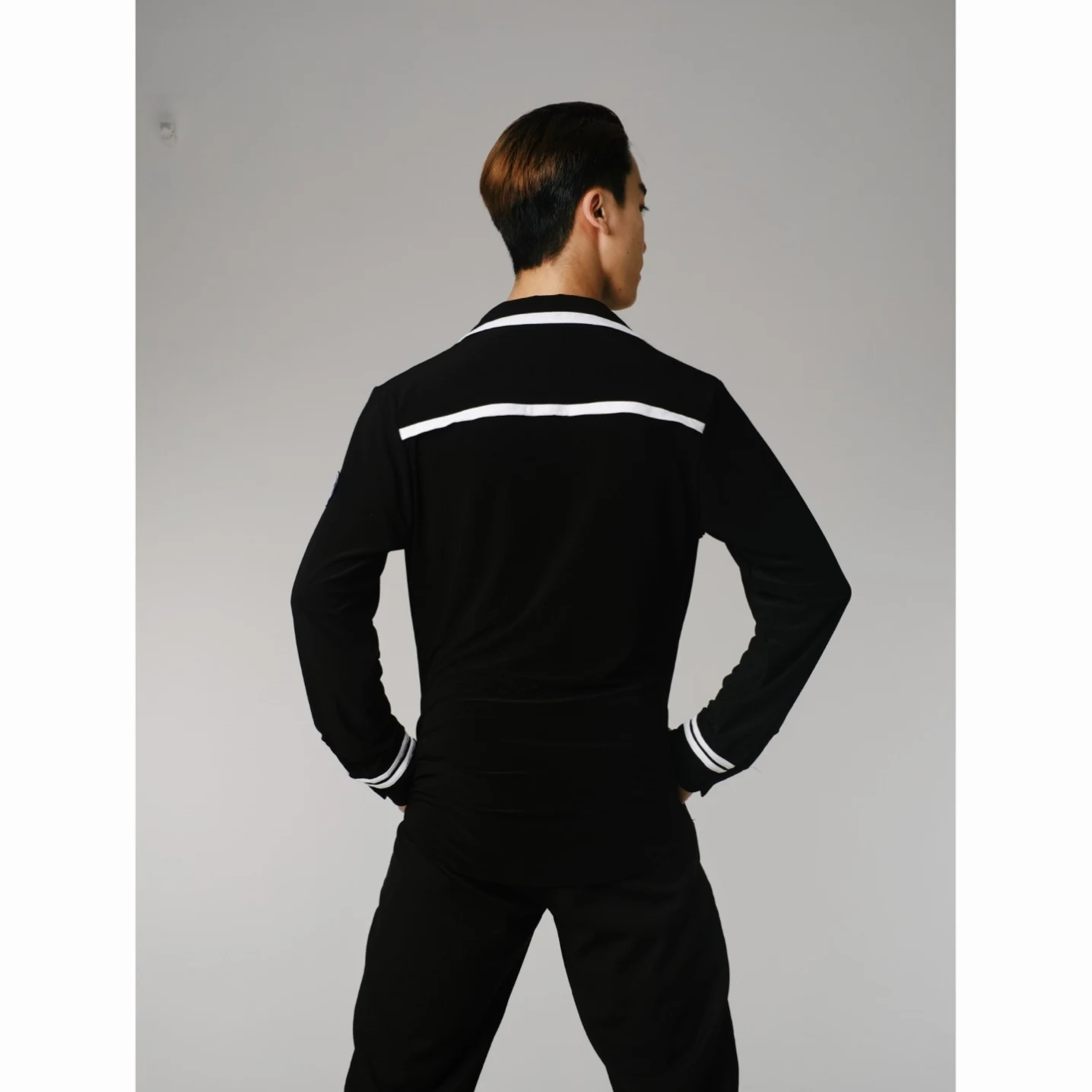 ผู้ใหญ่ชายเสื้อผ้าเต้นรำละตินสีดำคอวีแขนยาวเสื้อเสื้อผ้าการแสดงรุมบ้าซัลซ่าเต้นรำการแข่งขันเสื้อ DNV25918