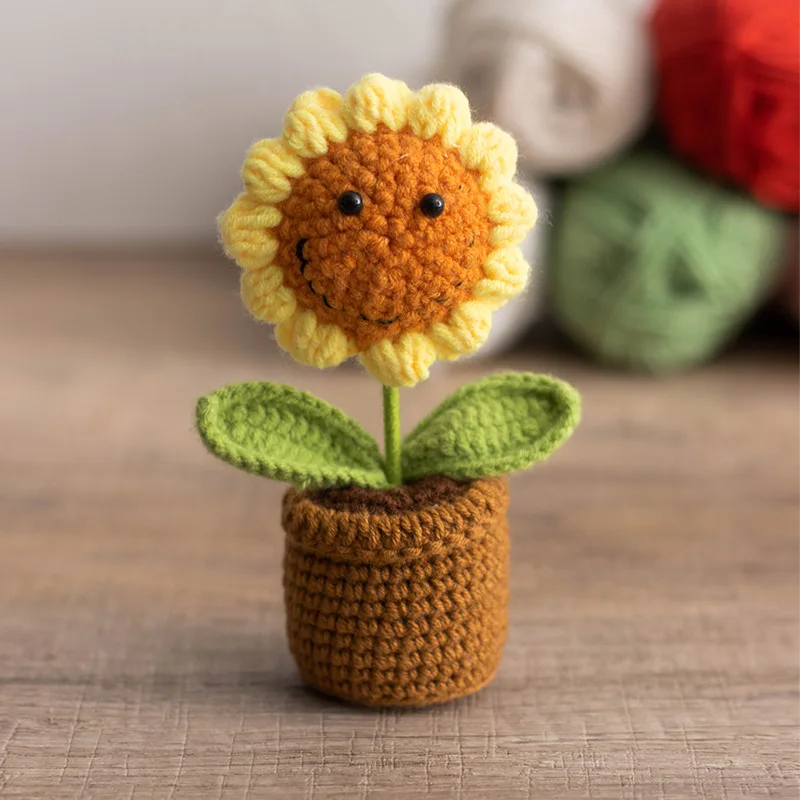 ミニ完成品のクロシェローズの鉢植え、感情的なサポートを与えるぬいぐるみ植物、母の日、バレンタインデー、クリスマス、卒業祝い