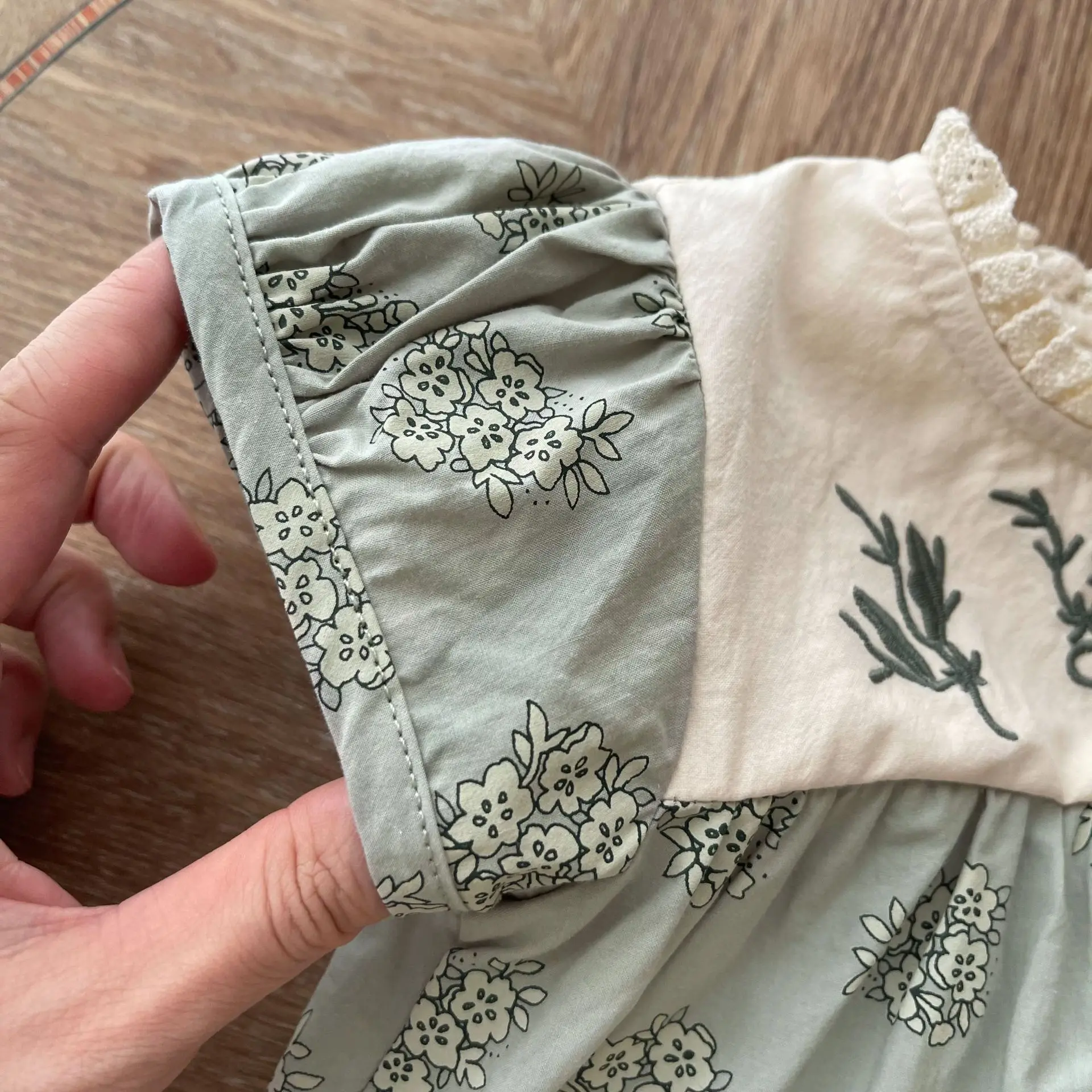 set top e pantaloncini a maniche corte floreali con ricamo estivo per bambini, set da due pezzi con colletto in pizzo per bambini