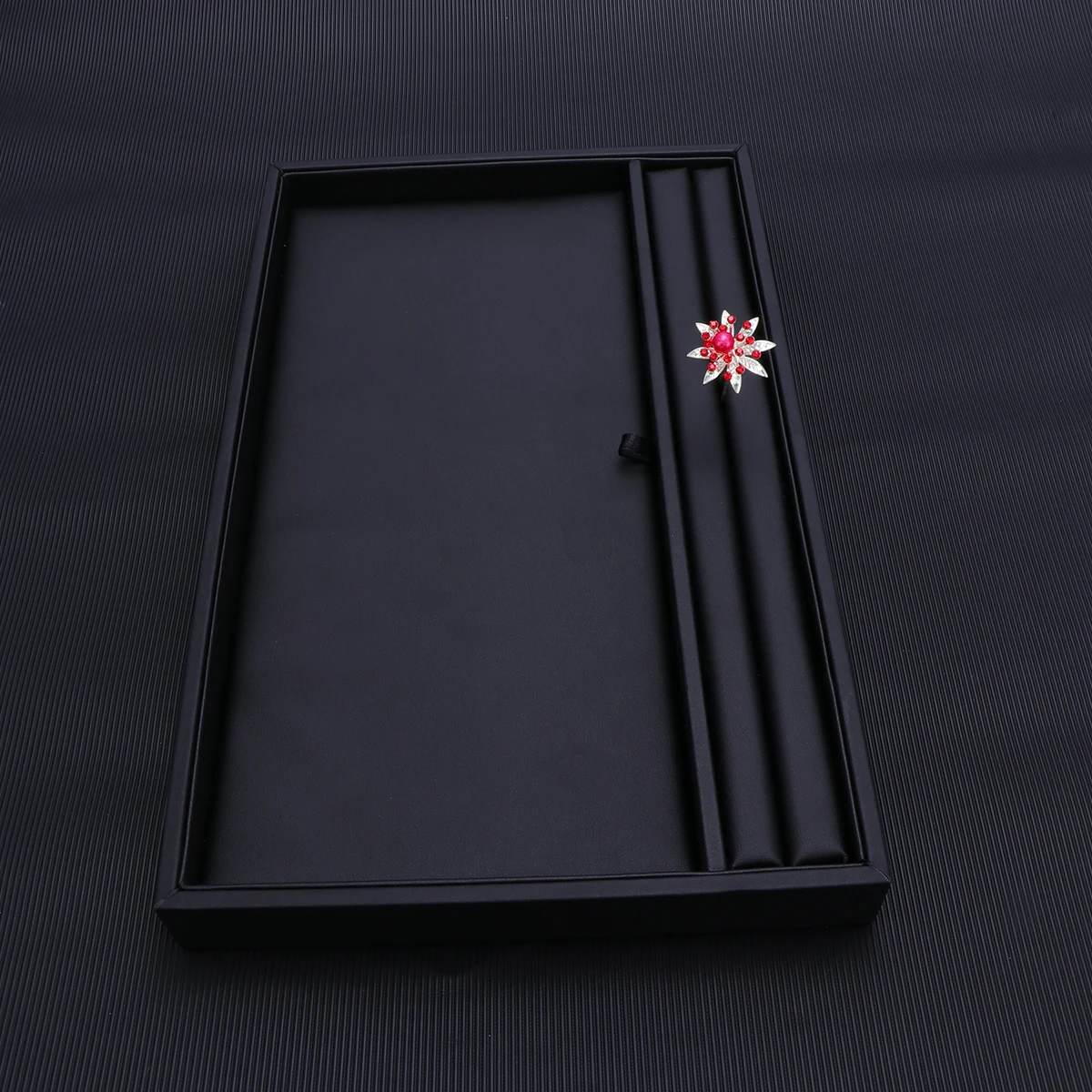 

Luxury Pu Jewelry Storage Display Organizer Necklace Ring Pendant Bracelet Black Durable Jewelry Tray For Dressing Table