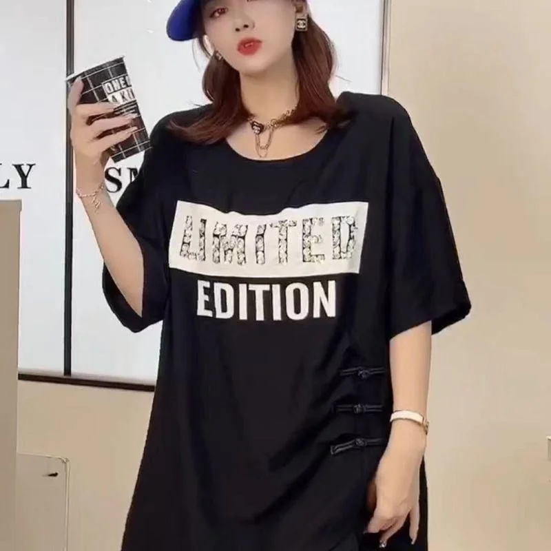 

【Большой размер】Женская футболка оверсайз, короткие рукава, круглый вырез, футболка, уникальный дизайн на пуговицах, свободный крой, можно посадку до 150 кг.