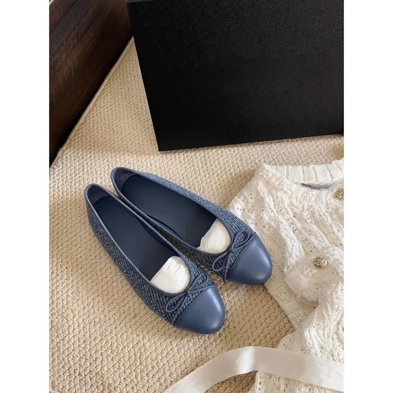

Popular classic commuting style single shoe with small round bow and comfortable flat bottom for women