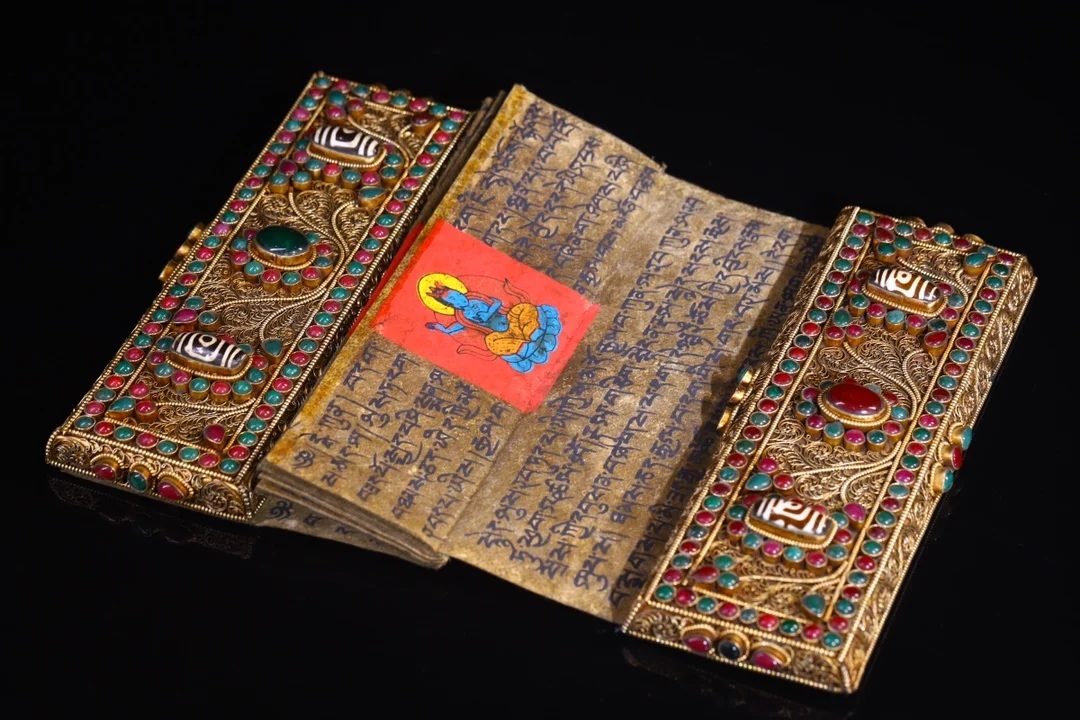 

9"Tibetan Temple Collection Old Scripture Tibetan Silver Filigree Mosaic Gem gZi Beads Old Scripture Chanting Amulet Town House