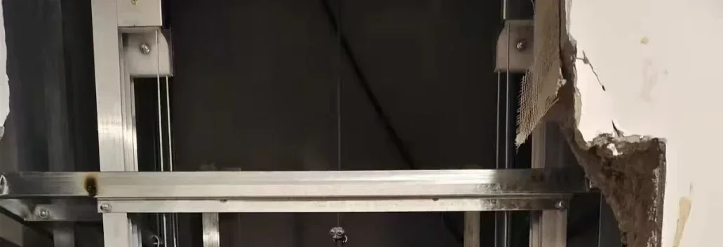 مصعد البضائع الصغيرة/مصعد البكم/مصعد المطعم